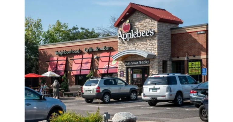 Two Major Restaurant Chains Are Merging Into One Restaurant With Blended Menu
