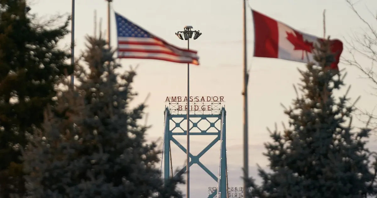 canada warns travelers that us border agents can search electronic devices without cause