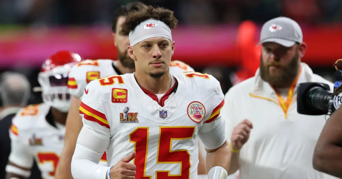 chiefs fans demand coach's dismissal after comments about patrick mahomes