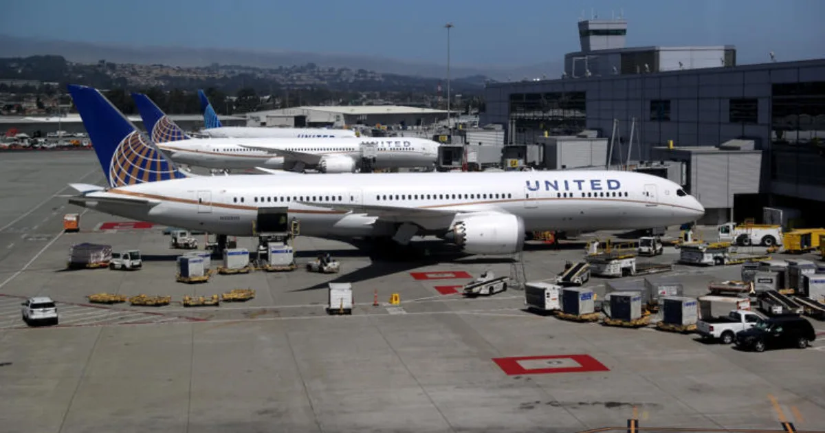 united airline plane hits another plane's wing at san francisco airport